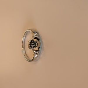 irish claddagh ring silver color